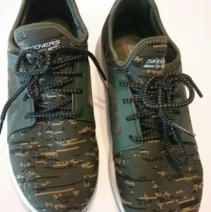 Skechers Bob's  sneakers size 8